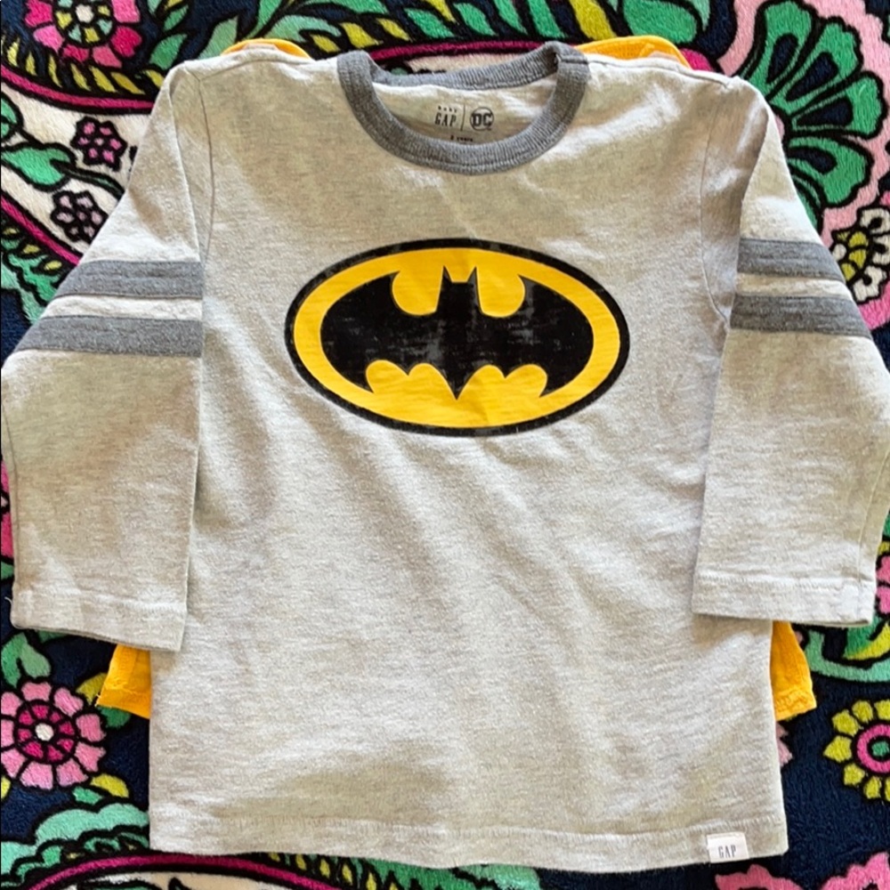 Baby GAP Batman shirt (w/ detachable cape) 2T